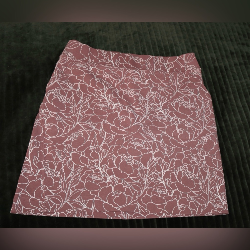 Duluth Trading Co Mauve Mini Skirt with White Floral Outline